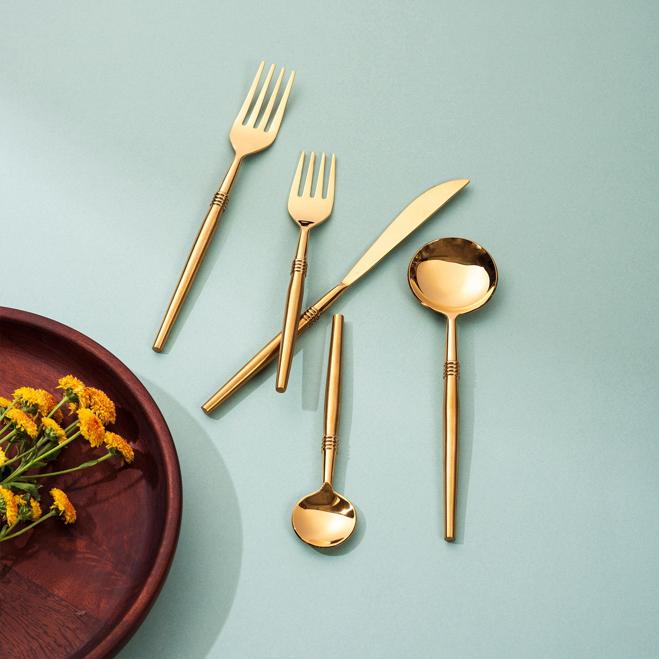 Fusion Harmony: Set of 5 Cutlery with Stylish Handles
