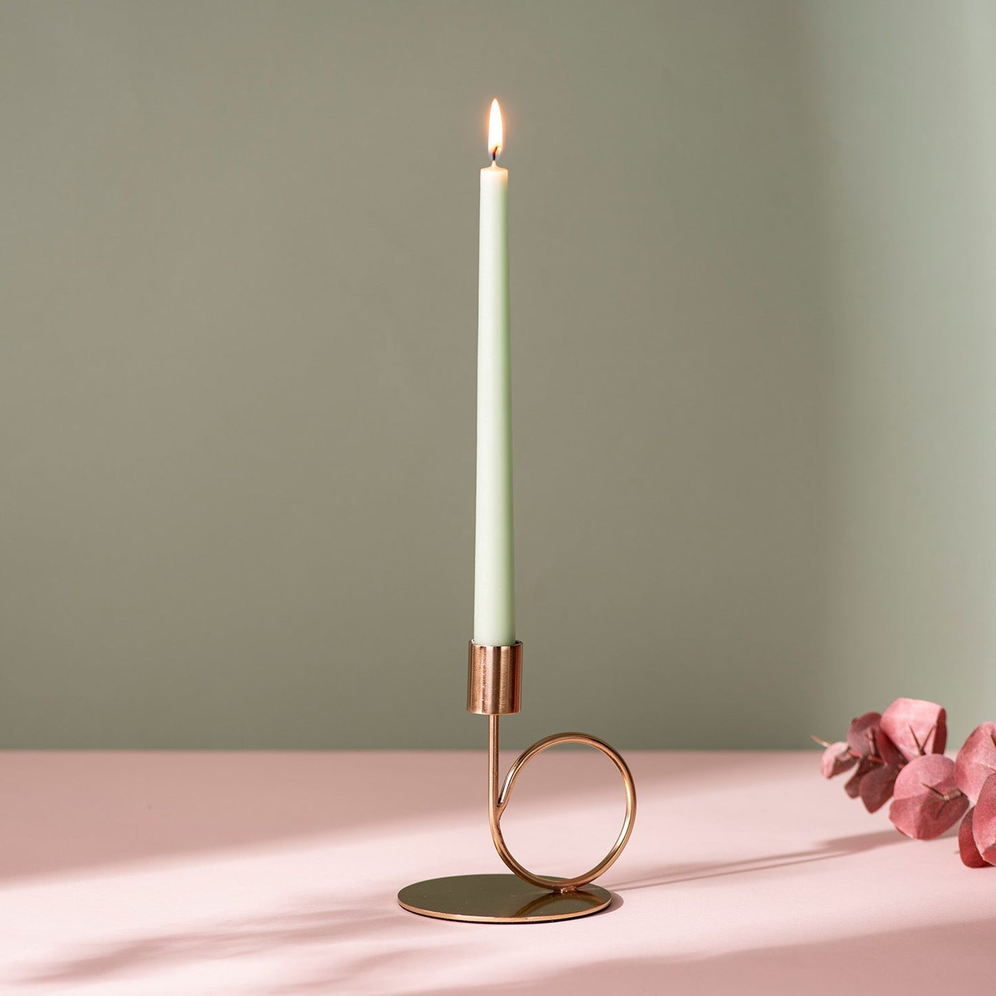 Luxurious Radiant Gold Candle Holder