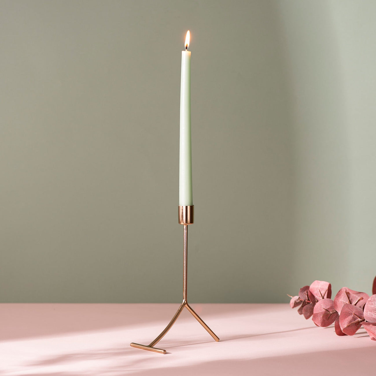Luxurious Radiant Gold Candle Holder