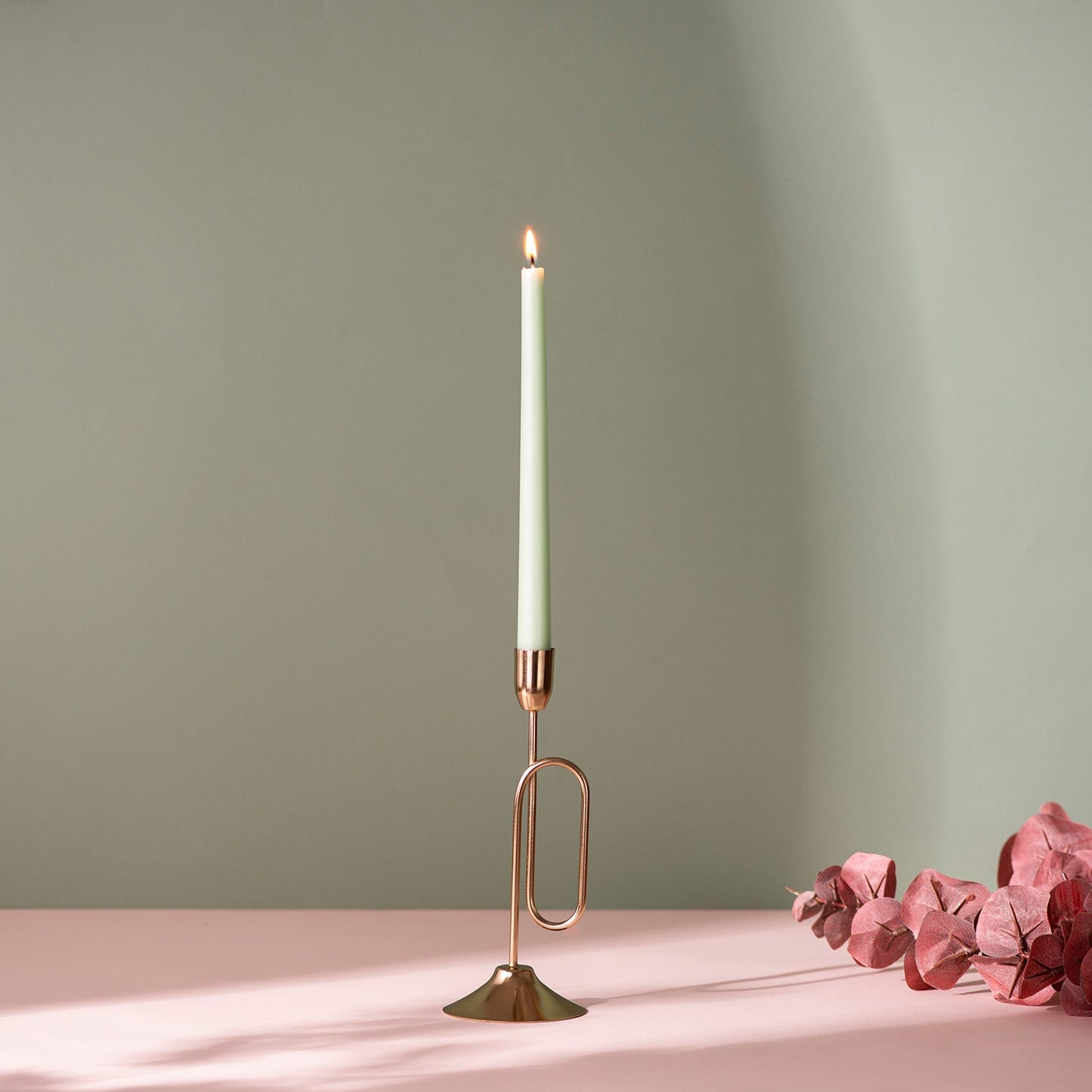 Luxurious Radiant Gold Candle Holder