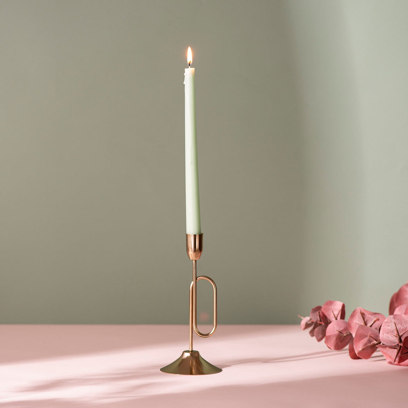 Luxurious Radiant Gold Candle Holder
